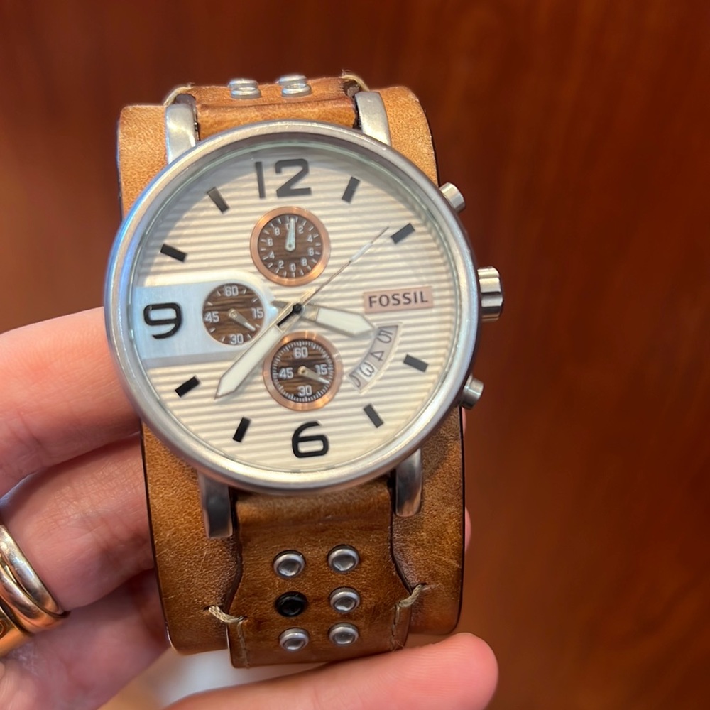 Fossil Men’s Watch Leather Strap with Chronograph!